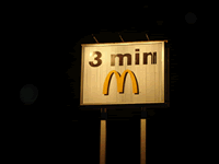 insegna rotante mac donalds